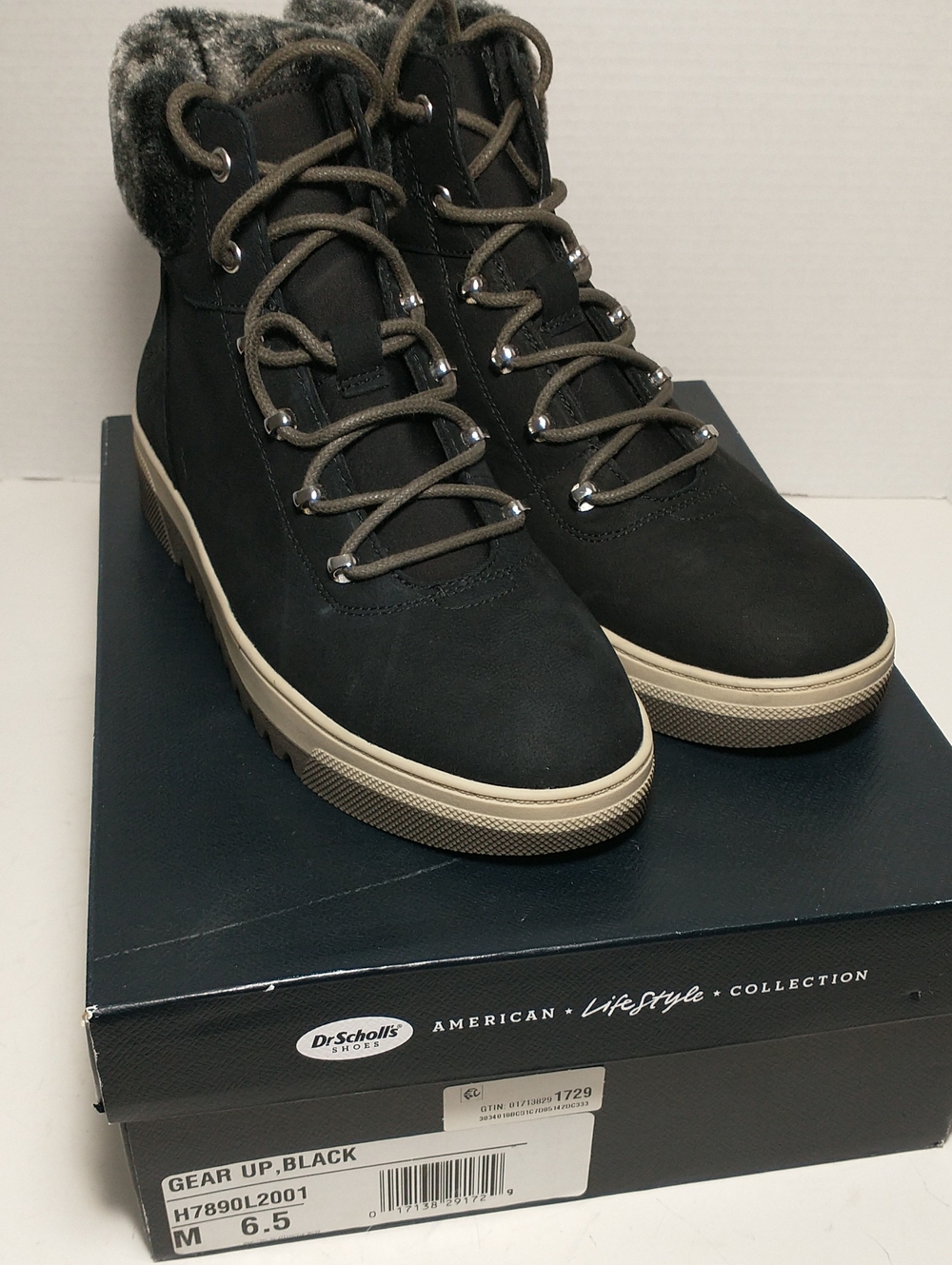 NEW WITH BOX Waterproof Winter Boot, Black/ Gray, Size 6.5, Leather Fabric Upper